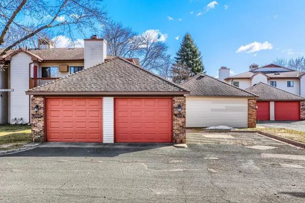 $129,900 | 2058 Pathways Drive, Unit 9, St. Paul, MN 55119