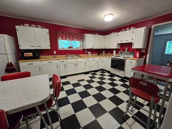 $175,000 | 2520 South Sand Lake Road, Hillsdale, MI 49242