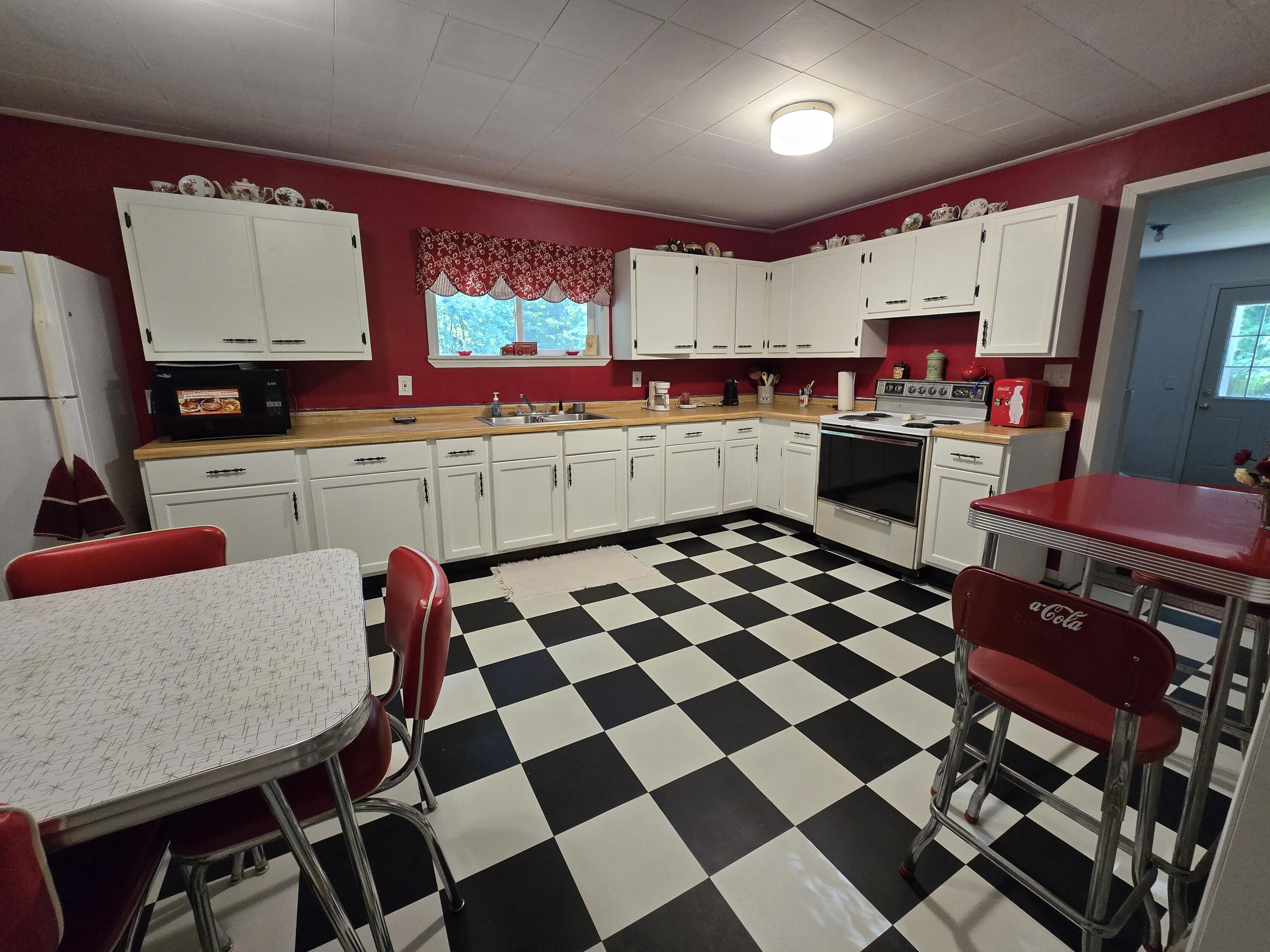 2520 South Sand Lake Road Hillsdale, MI 49242 - Photo 16 of 45 20250810_180821