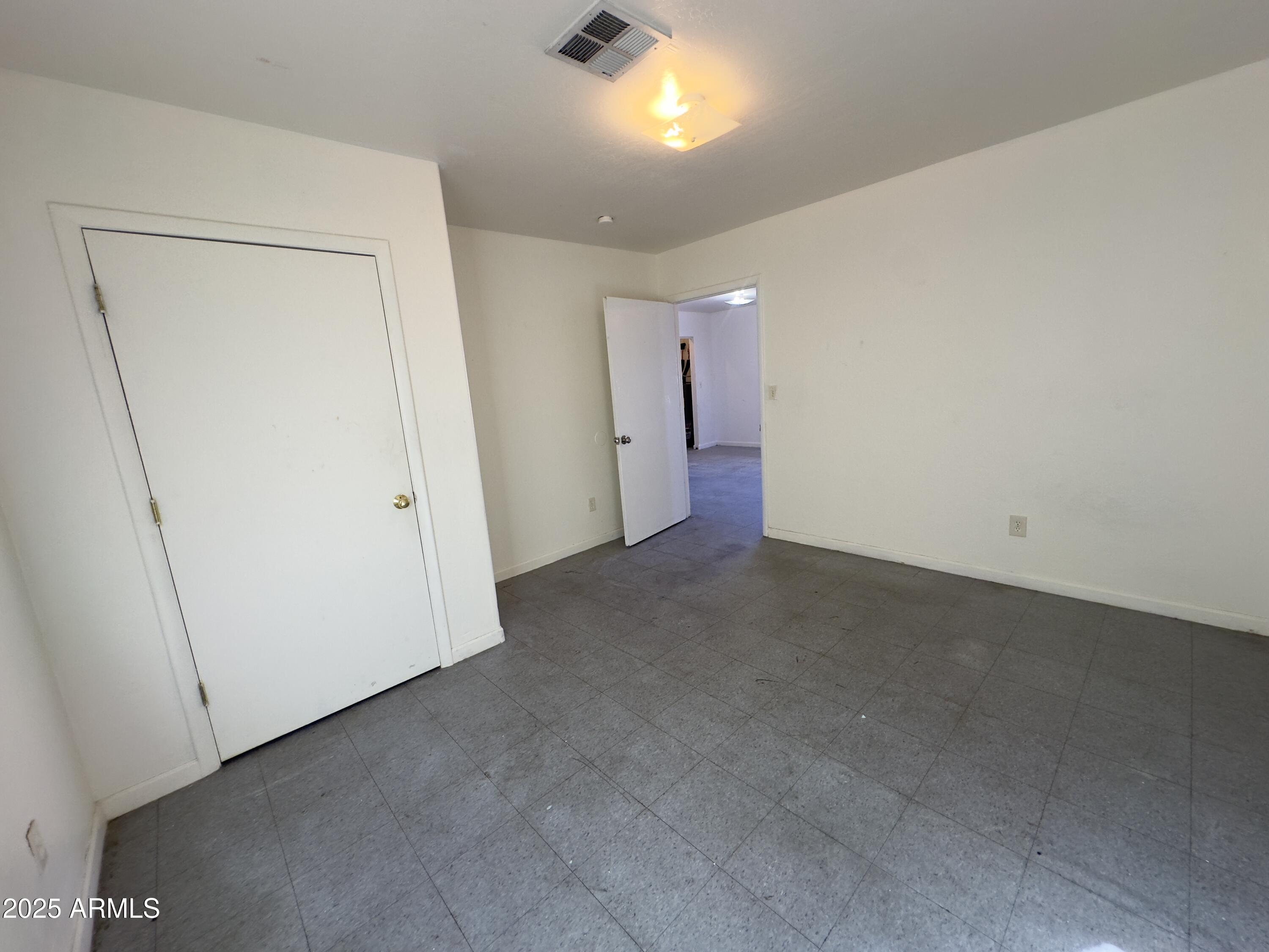 1228 East Apache Street, Unit 2 Phoenix, AZ 85034 - Photo 11 of 15 an empty room with windows and closet