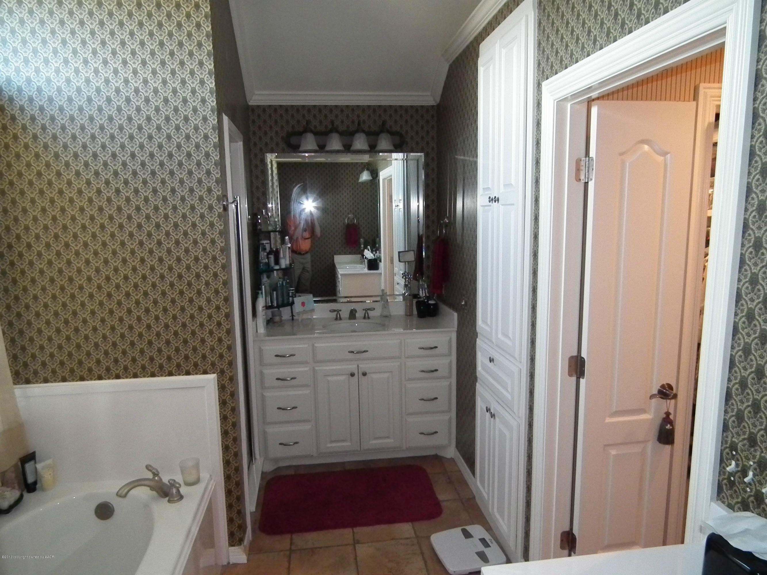 6804 Thunder Road Amarillo, TX 79119 - Photo 9 of 21 Master bath
