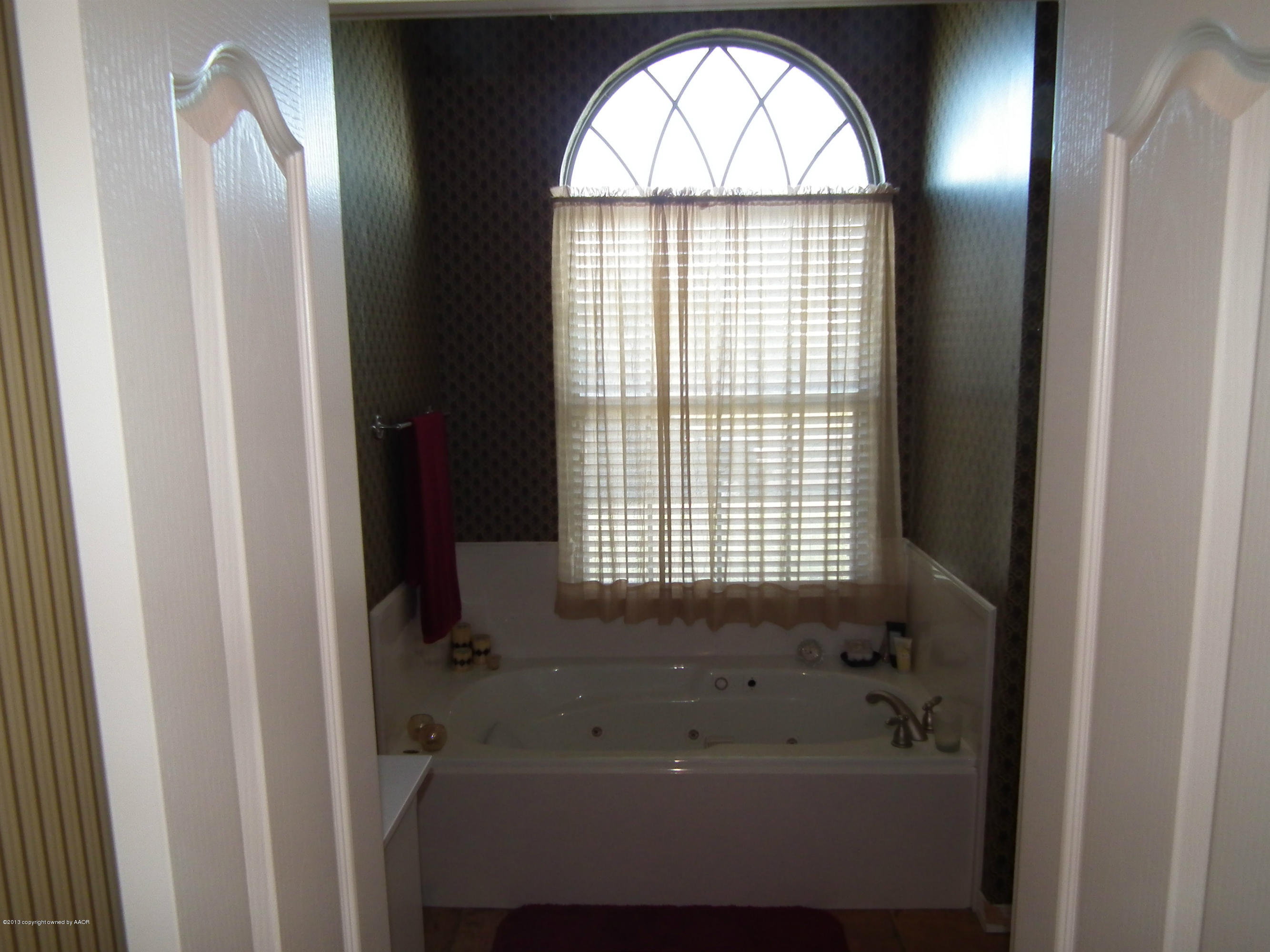 6804 Thunder Road Amarillo, TX 79119 - Photo 10 of 21 Master bath
