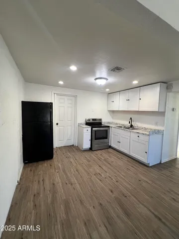 $2,000 | 3045 West Coronado Road, Phoenix, AZ 85009