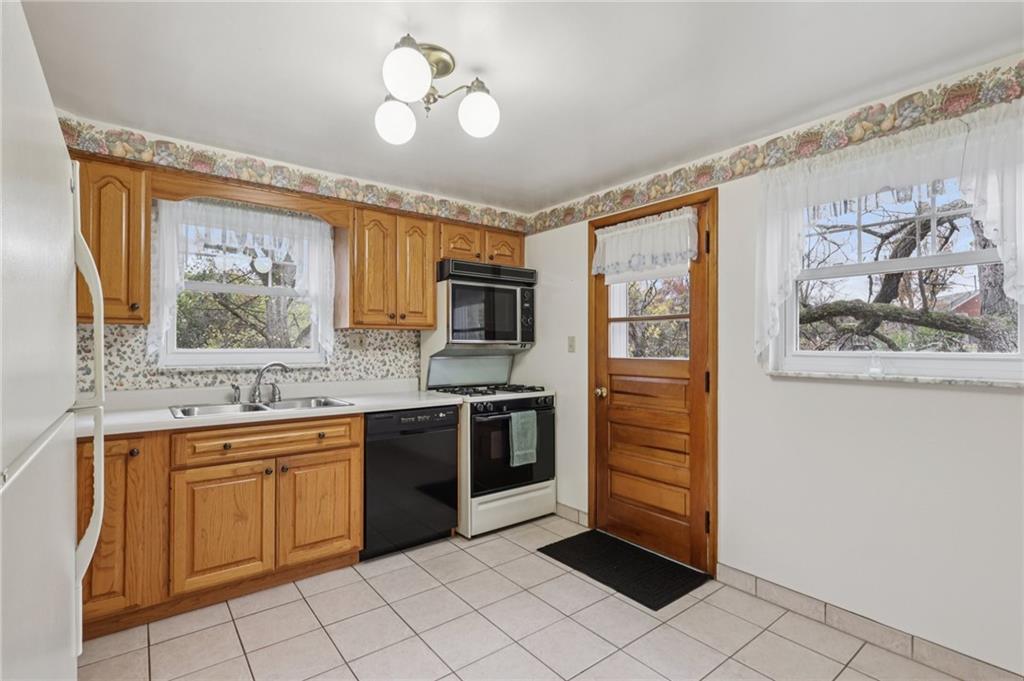 1110 Hulton Road Verona, PA 15147 - Photo 8 of 29