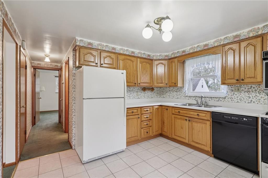 1110 Hulton Road Verona, PA 15147 - Photo 9 of 29