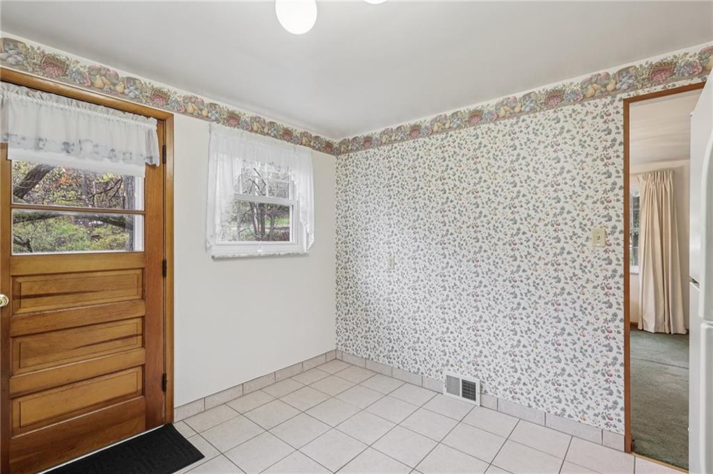 1110 Hulton Road Verona, PA 15147 - Photo 10 of 29