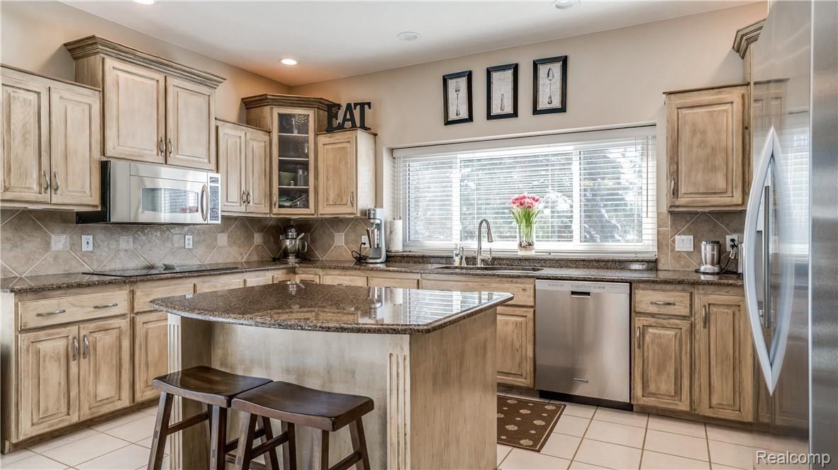 3687 Cedar Shake Drive Rochester, MI 48309 - Photo 11 of 61 Interiors (19 of 70).jpg