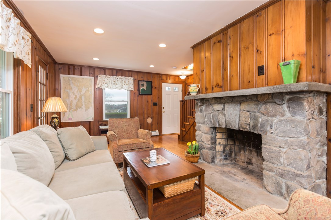 48 Leonard Bodwell Road Narragansett, RI 02882 - Photo 5 of 34