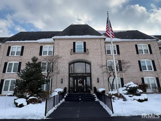 $195,000 | 1077 Greenleaf Boulevard, Unit 216, Elkhart, IN 46514