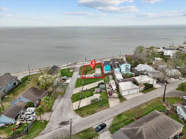 $325,000 | 4402 Boulevard Street, Bacliff, TX 77518