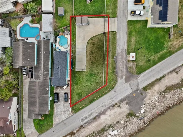 $325,000 | 4402 Boulevard Street, Bacliff, TX 77518