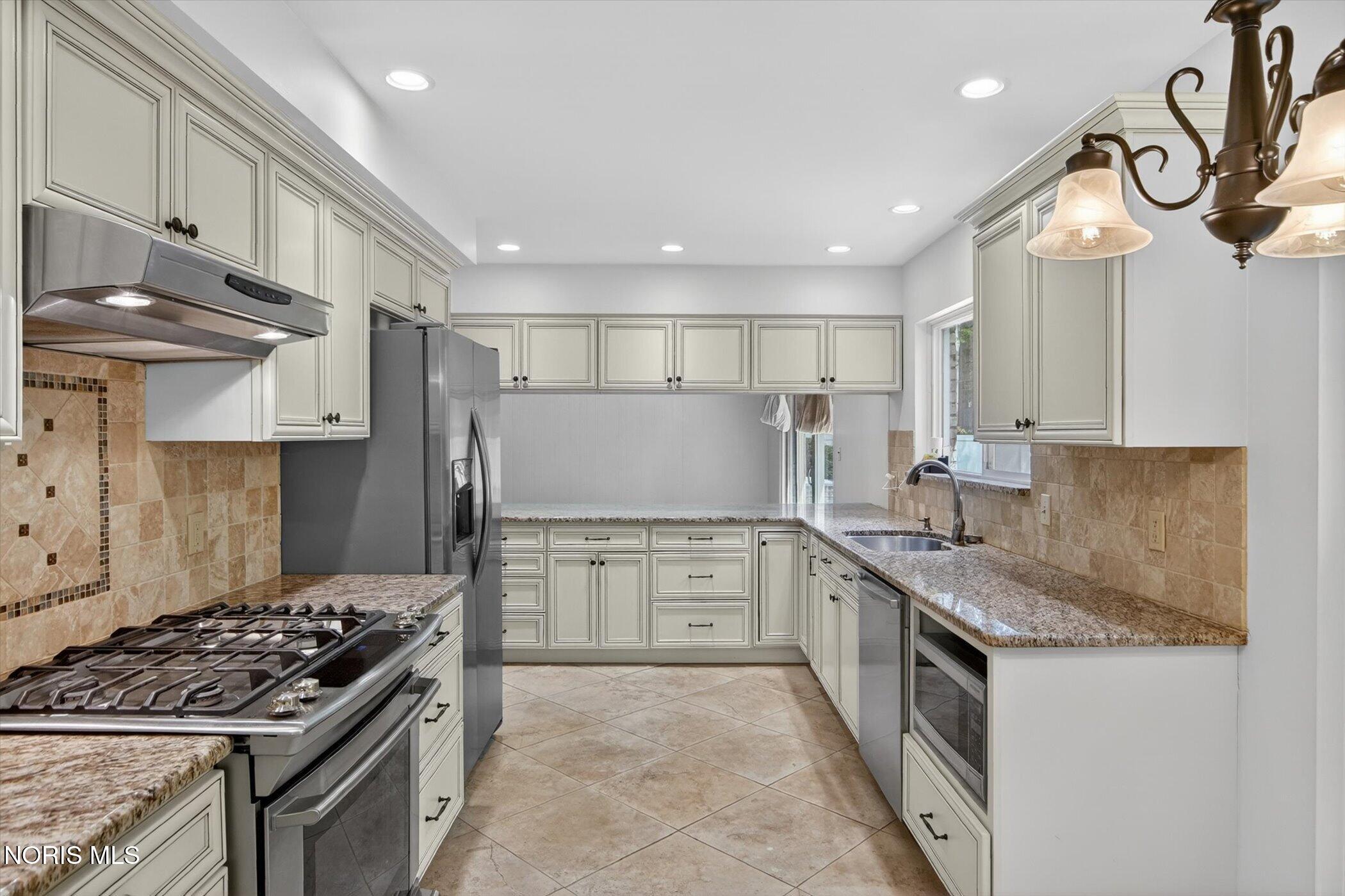 3860 Surrey Road Toledo, OH 43623 - Photo 18 of 45 Gallery Image 18