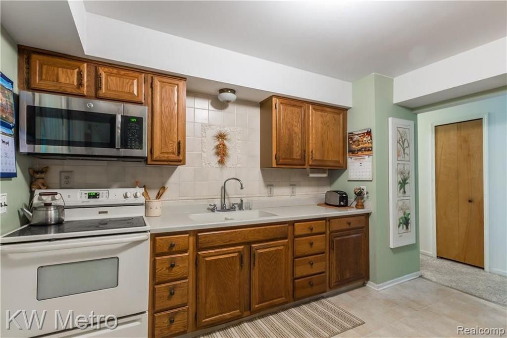 3526 Alida Avenue Rochester Hills, MI 48309 - Photo 10 of 22