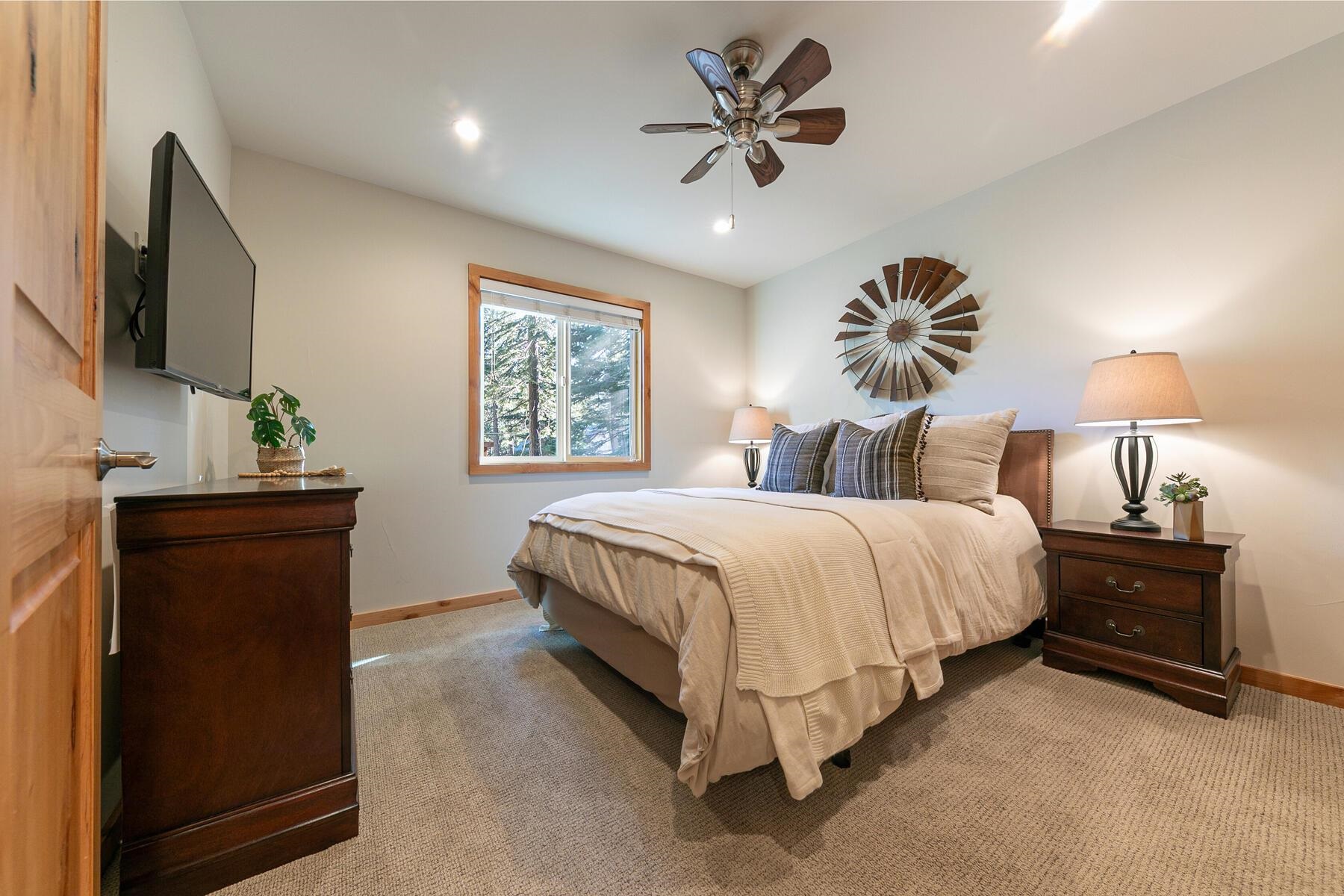 12686 Ski View Loop Truckee, CA 96161 - Photo 12 of 28 Gallery Image 12
