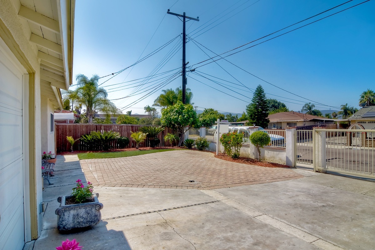 3834 La Rosa Drive San Marcos, CA 92078 - Photo 4 of 25