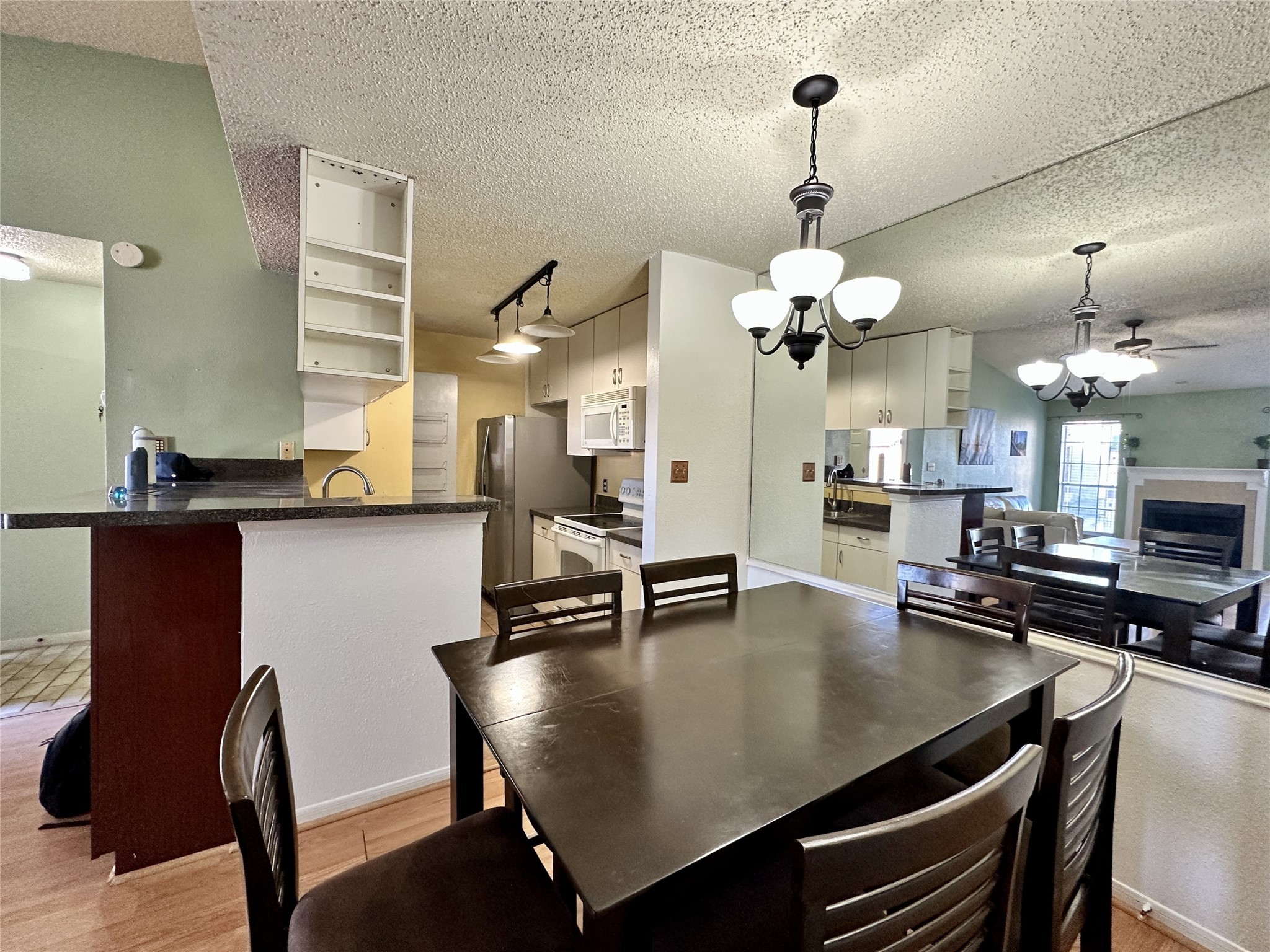 2121 Hepburn Street, Unit 808 Houston, TX 77054 - Photo 7 of 20 Dining room view 2