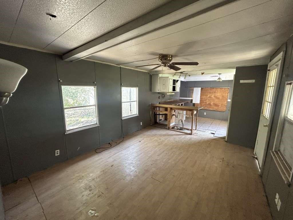 3 Quail Loop Belton, TX 76513 - Photo 4 of 12 a view of a livingroom with a furniture