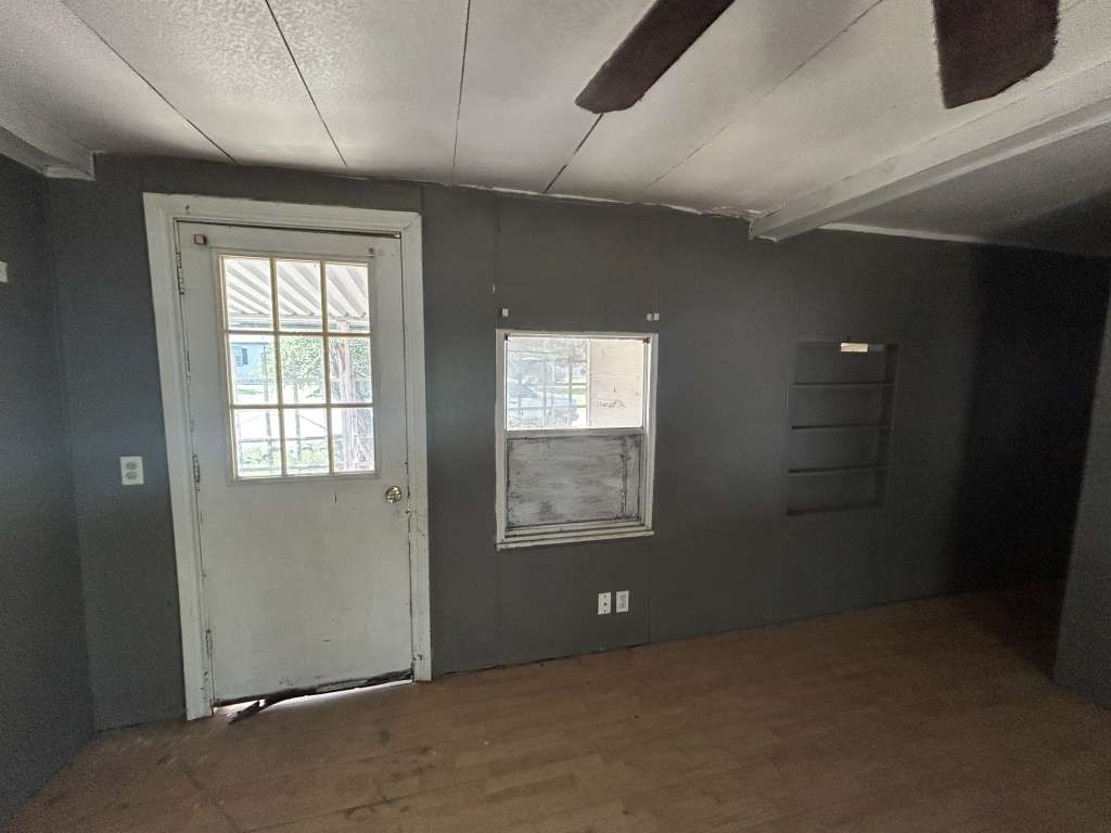 3 Quail Loop Belton, TX 76513 - Photo 10 of 12 an empty room with windows