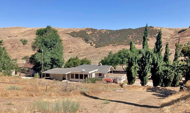 12758 Johnson Road Lake Elizabeth, CA 93532 - Photo 5 of 46 36