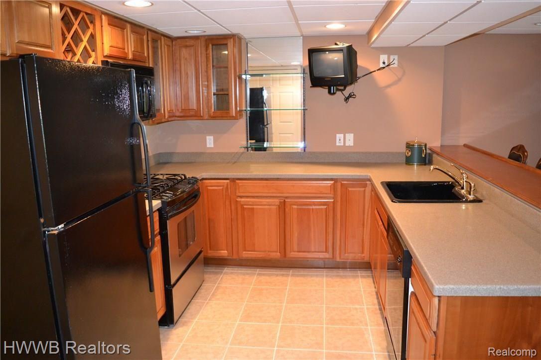 1623 Boulder Court Rochester, MI 48306 - Photo 6 of 28 06 - Basement Kitchen.JPG
