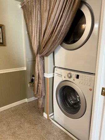 $185,000 | 7707 Highway 20, Freeport, IL 61032