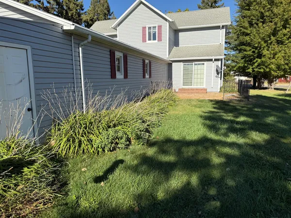 $185,000 | 7707 Highway 20, Freeport, IL 61032