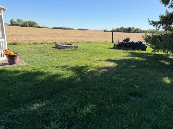 $185,000 | 7707 Highway 20, Freeport, IL 61032