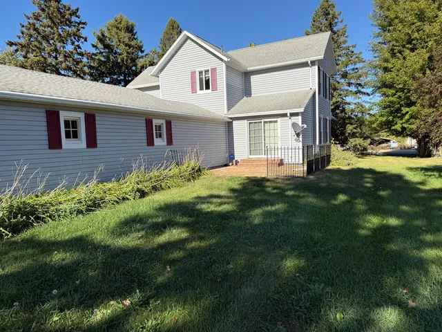 $199,900 | 7707 Highway 20, Freeport, IL 61032