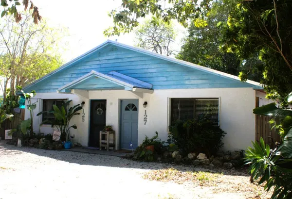 a front view of house with yard