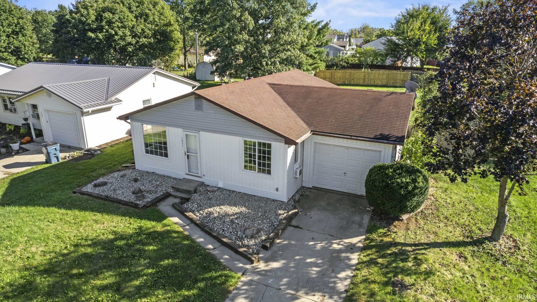 1431 Rabbit Run Huntertown, IN 46748 - Photo 3 of 35