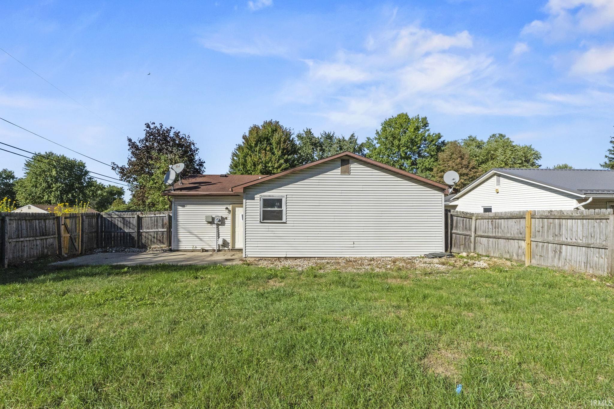 1431 Rabbit Run Huntertown, IN 46748 - Photo 33 of 35