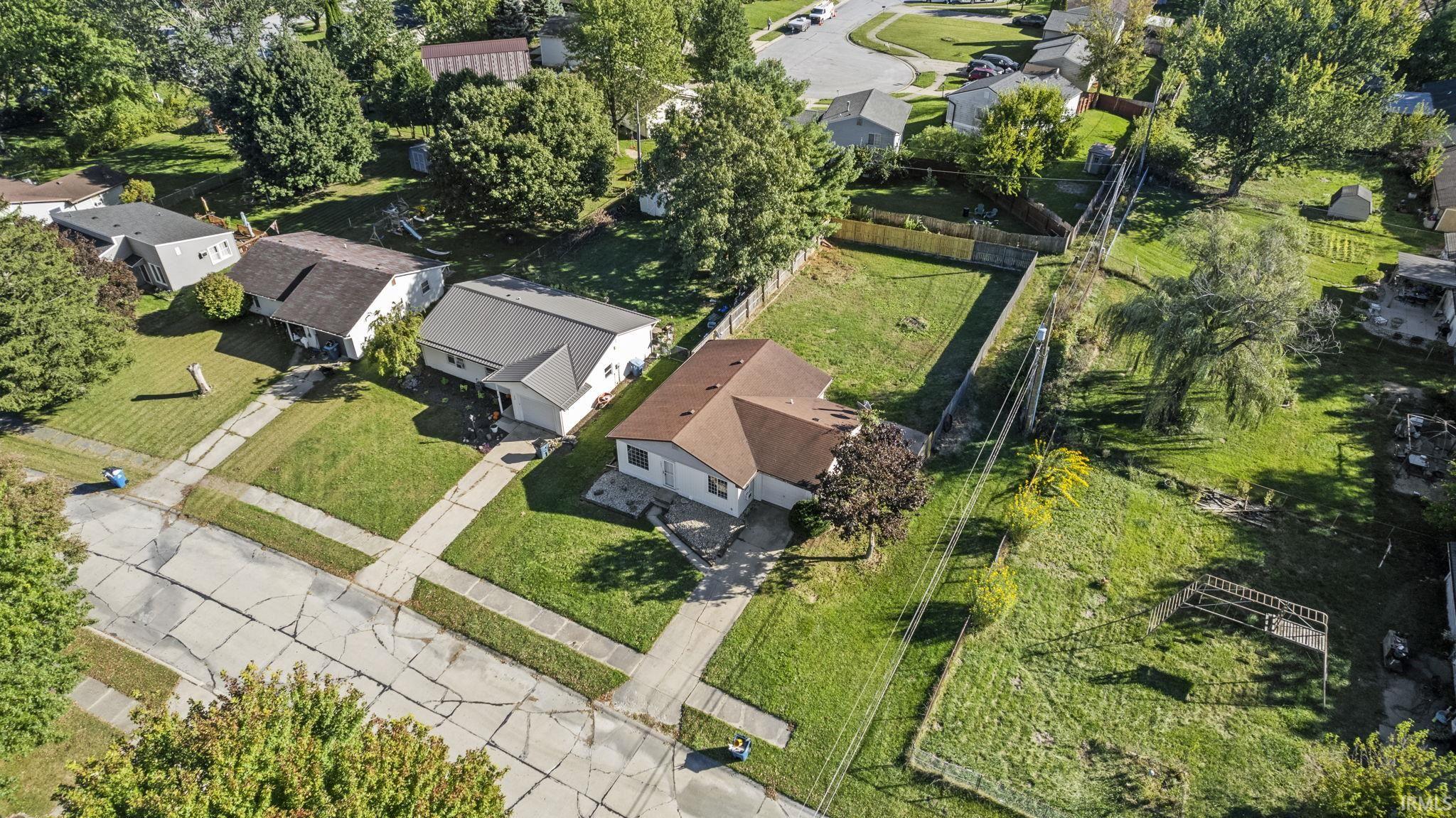 1431 Rabbit Run Huntertown, IN 46748 - Photo 6 of 35