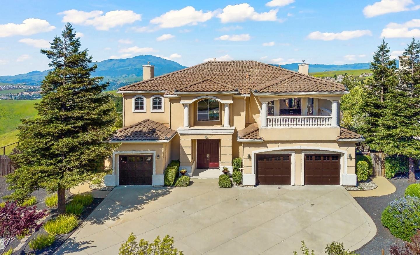 953 Winsford Court San Ramon, CA 94583 - Photo 1 of 73 a front view of a house with a garden