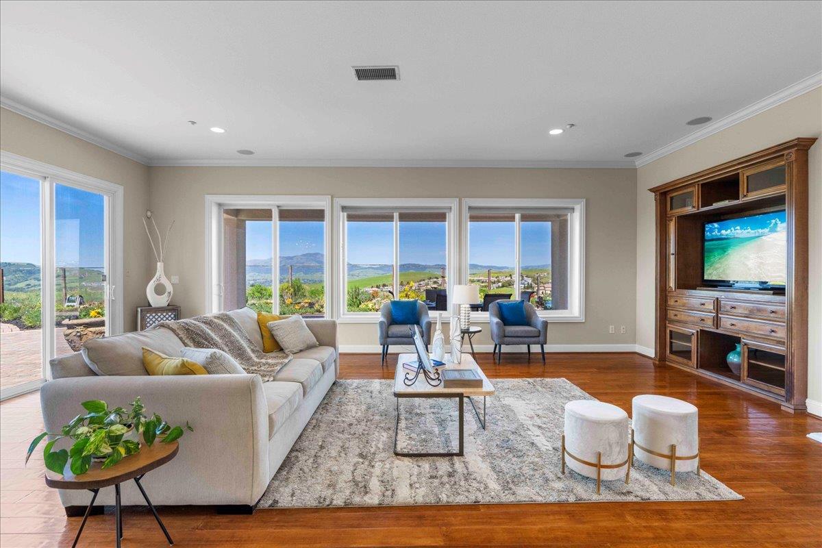 953 Winsford Court San Ramon, CA 94583 - Photo 20 of 73 a living room with furniture and a flat screen tv