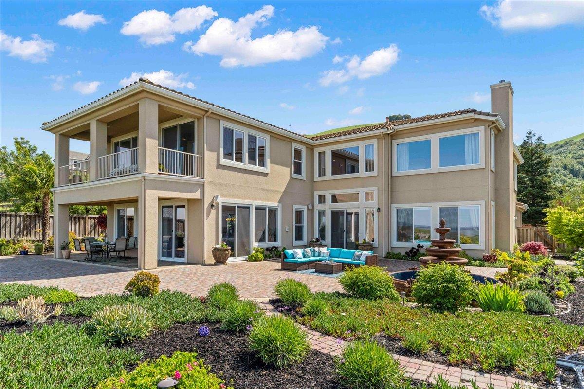 953 Winsford Court San Ramon, CA 94583 - Photo 56 of 73 a front view of building with street view