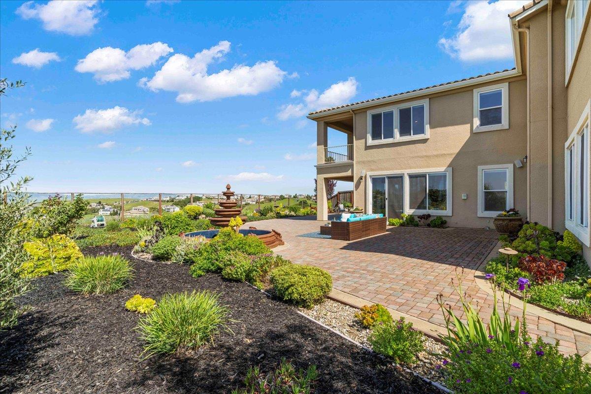 953 Winsford Court San Ramon, CA 94583 - Photo 59 of 73 a front view of a house with a yard
