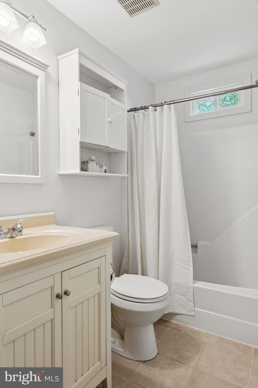 2554 Hoopers Island Road Fishing Creek, MD 21634 - Photo 48 of 85 2nd Bathroom