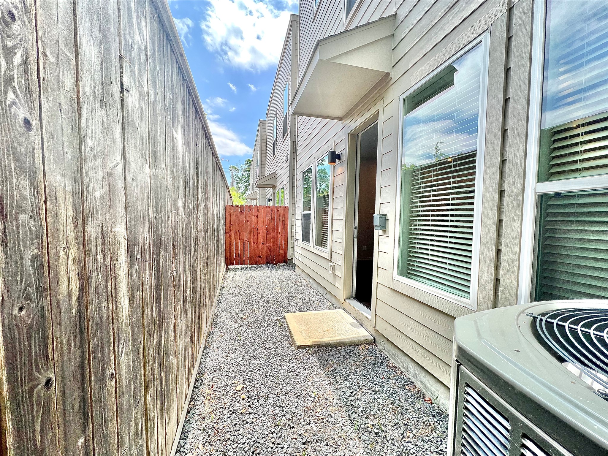 602 Thornton Road, Unit C Houston, TX 77018 - Photo 15 of 16 Backyard