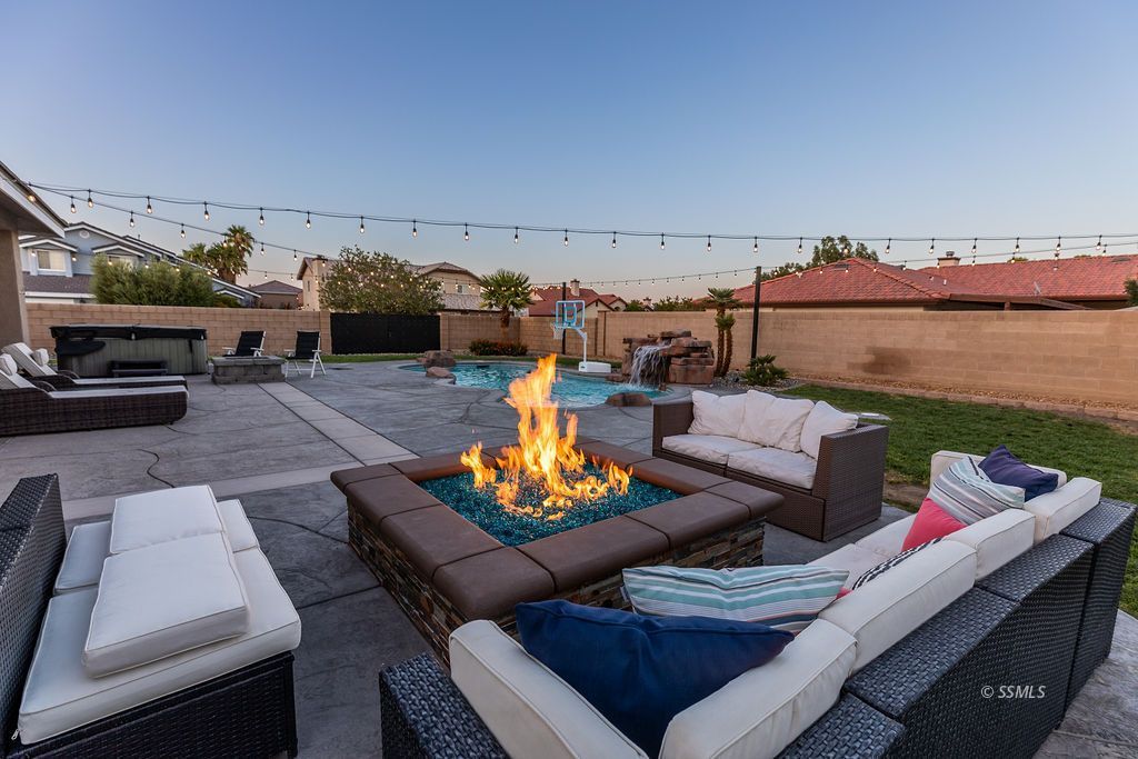 1030 Arroyo Street Ridgecrest, CA 93555 - Photo 47 of 49 a outdoor living space with furniture and city view