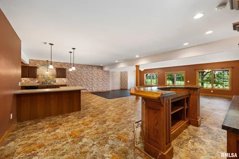 $3,950,000 | 3076 North 400 East Road, McLean, IL 61754