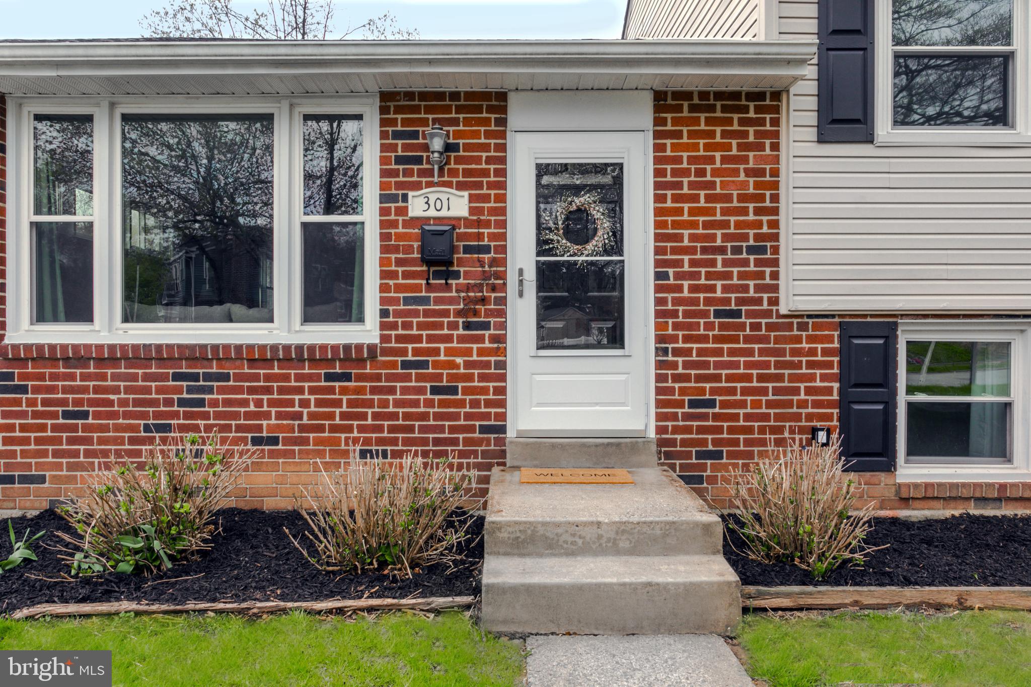 301 Rittenhouse Circle Havertown, PA 19083 - Photo 3 of 35