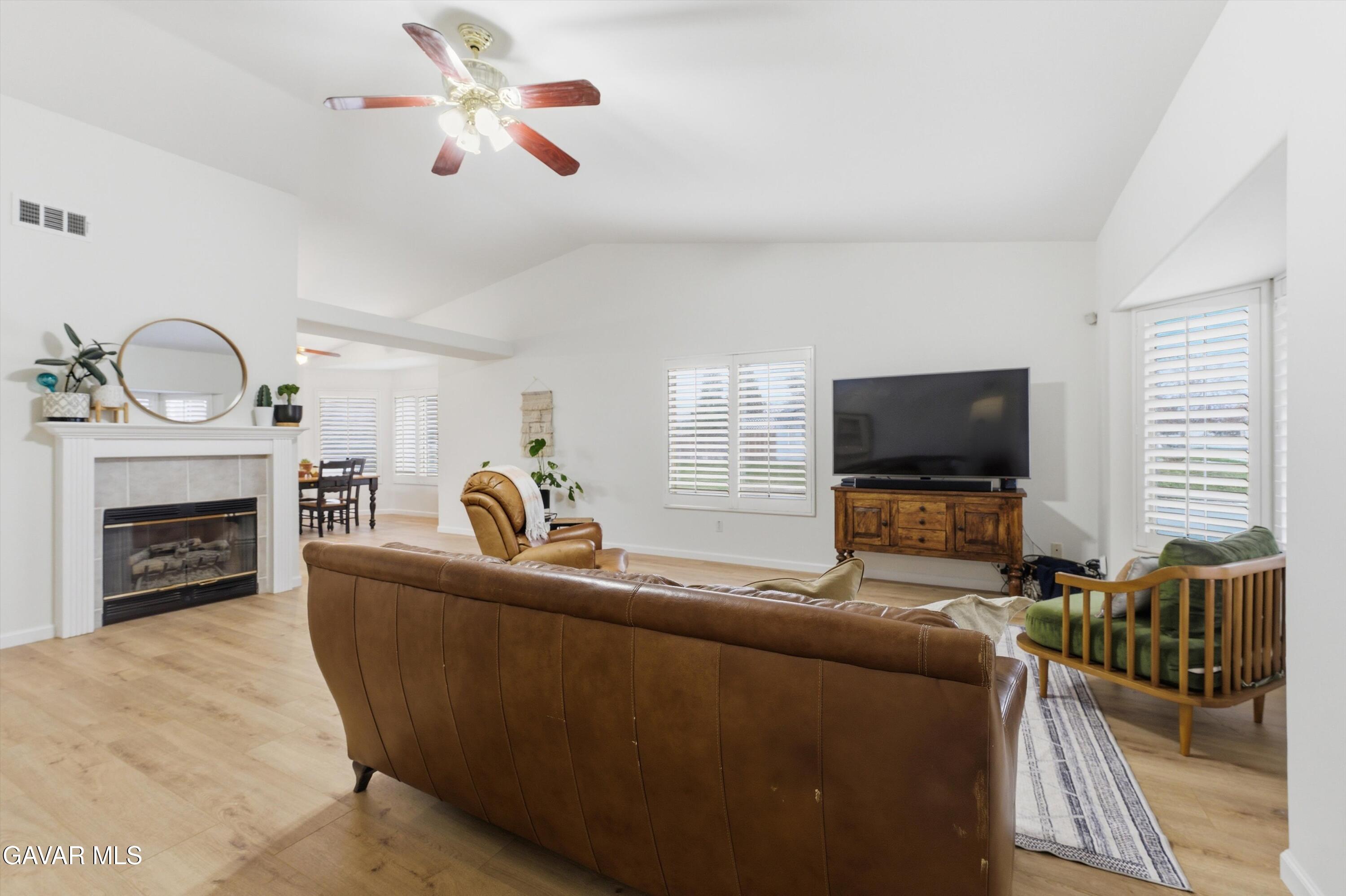 363 Pepper Drive Tehachapi, CA 93561 - Photo 4 of 35 03-JYP03225