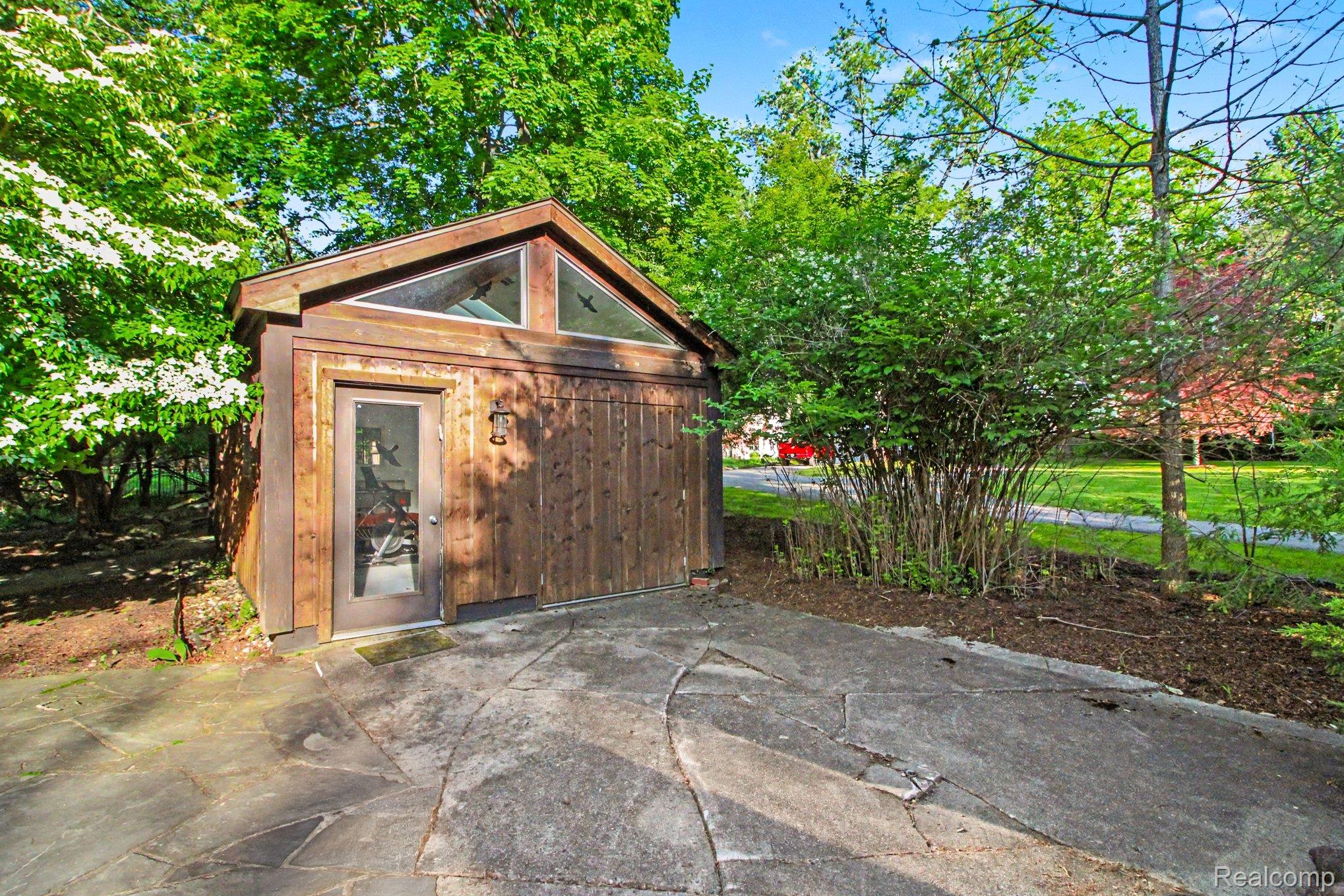 26580 Wellington Road Franklin, MI 48025 - Photo 43 of 61 Fabulous Art Studio/Gym/Office