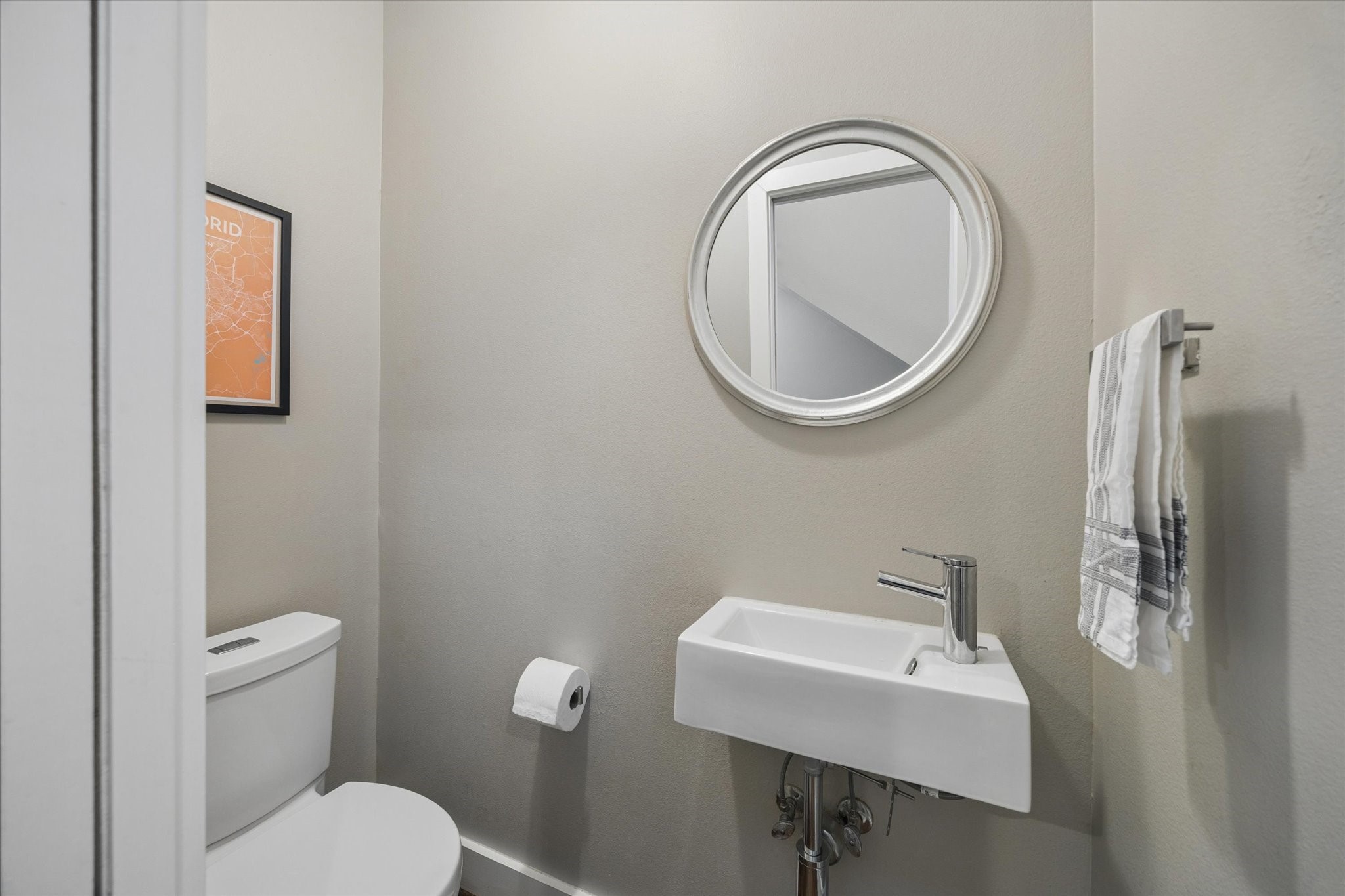 4331 O'Reilly Houston, TX 77007 - Photo 34 of 45 Guest Bathroom Located Off of Kitchen