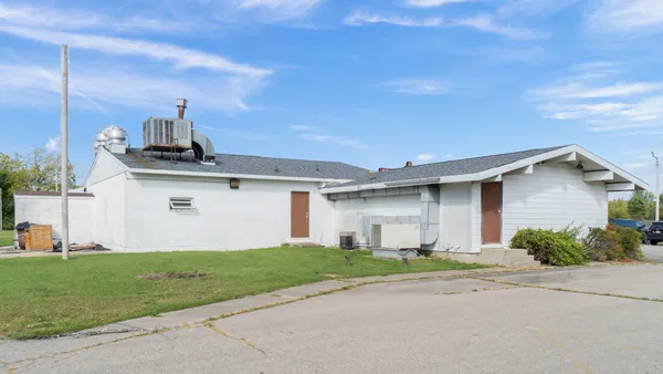 $620,000 | 10 West 815 North, Howe, IN 46746