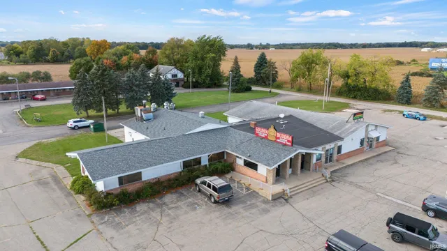 $620,000 | 10 West 815 North, Howe, IN 46746