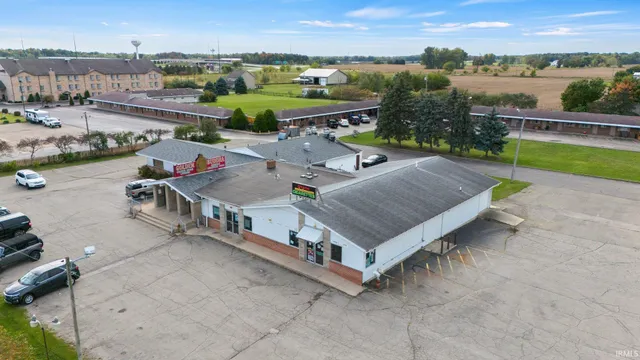 $620,000 | 10 West 815 North, Howe, IN 46746