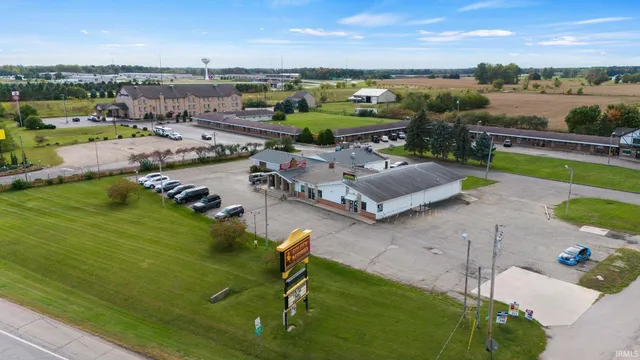 $620,000 | 10 West 815 North, Howe, IN 46746