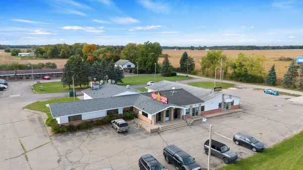 $620,000 | 10 West 815 North, Howe, IN 46746