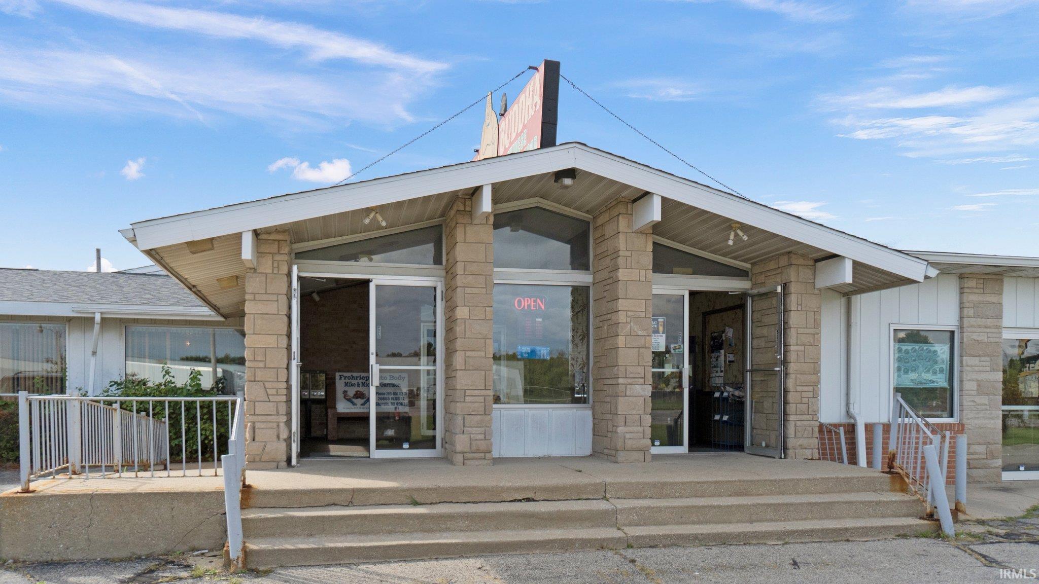 10 West 815 North Howe, IN 46746 - Photo 2 of 20